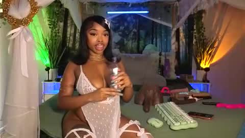 thelovelybrown online show from January 12, 7:19 pm