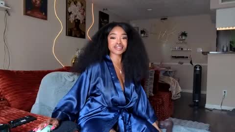 Snapshot of thelovelybrown chatting on June 23, 2:48 pm thelovelybrown online show from June 23, 2:48 pm