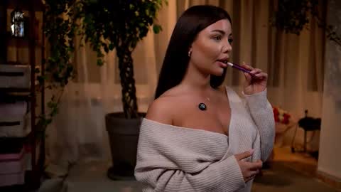 Snapshot of themadisonshow chatting on February 16, 4:41 am Madison online show from February 16, 4:41 am