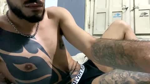 Snapshot of themarttinguyyy chatting on December 26, 4:43 am themarttinguyyy online show from December 26, 4:43 am