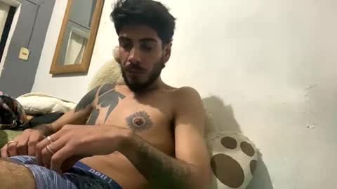 Snapshot of themarttinguyyy chatting on September 30, 1:43 am themarttinguyyy online show from September 30, 1:43 am