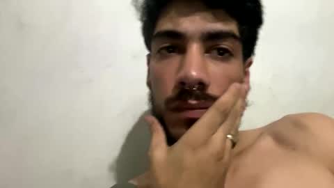 Snapshot of themarttinguyyy chatting on December 5, 3:04 am themarttinguyyy online show from December 5, 3:04 am