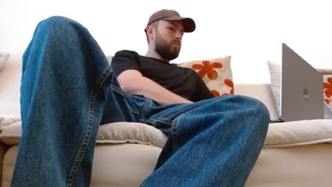 Snapshot of themonarchgoat chatting on April 22, 4:15 am TheMonarchGoat online show from April 22, 4:15 am