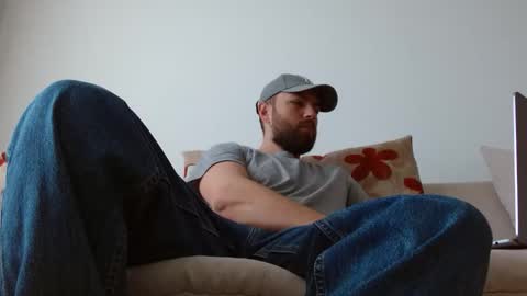 Snapshot of themonarchgoat chatting on April 24, 6:49 am TheMonarchGoat online show from April 24, 6:49 am