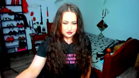 Snapshot of thenaughtygf chatting on November 20, 10:20 pm thenaughtygf online show from November 20, 10:20 pm