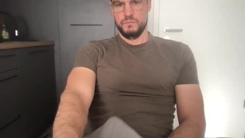 thenudeworldrover online show from April 7, 6:58 am