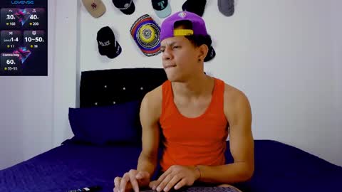 Snapshot of theo_bigcock_ chatting on July 8, 6:56 pm Theo online show from July 8, 6:56 pm