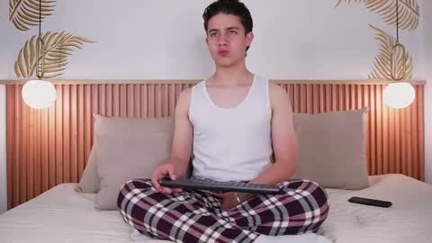 Snapshot of theohawke_ chatting on January 16, 1:14 pm THEO- MATEO online show from January 16, 1:14 pm