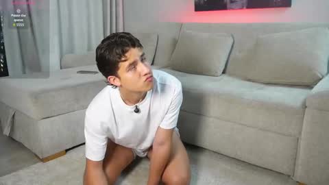 Snapshot of theohawke_ chatting on November 5, 11:05 pm THEO- MATEO online show from November 5, 11:05 pm