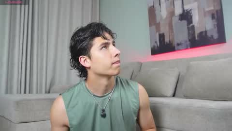 Snapshot of theohawke_ chatting on November 24, 12:21 am THEO- MATEO online show from November 24, 12:21 am