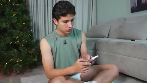 Snapshot of theohawke_ chatting on December 4, 12:09 am THEO- MATEO online show from December 4, 12:09 am