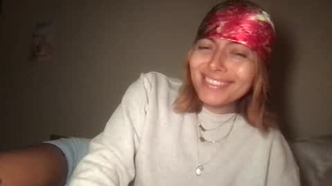 therain222 online show from November 18, 7:57 am