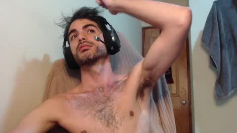 Snapshot of therazhanen chatting on February 8, 4:14 am Santiago Enrique online show from February 8, 4:14 am