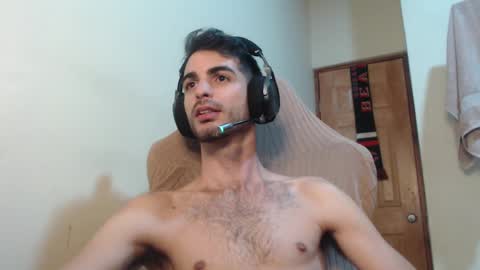 Snapshot of therazhanen chatting on March 3, 5:20 am Santiago Enrique online show from March 3, 5:20 am