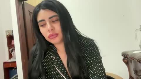 Snapshot of therealcamilabaddie chatting on January 12, 6:39 am therealcamilabaddie online show from January 12, 6:39 am