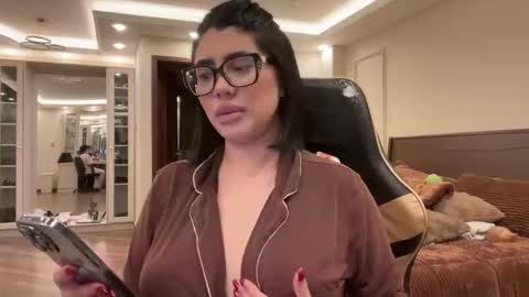 Snapshot of therealcamilabaddie chatting on October 1, 4:40 am therealcamilabaddie online show from October 1, 4:40 am