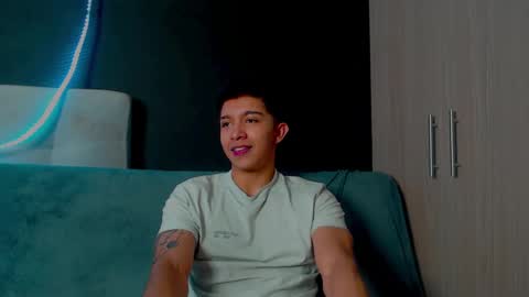 Snapshot of thesaint_xxx chatting on September 25, 4:49 am thesaint_xxx online show from September 25, 4:49 am