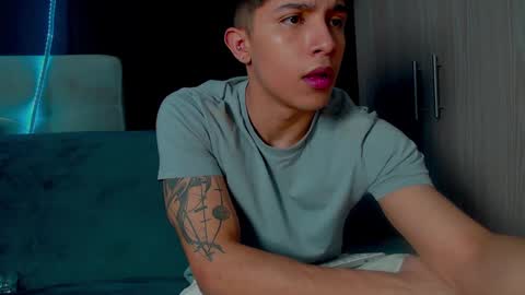 Snapshot of thesaint_xxx chatting on September 27, 3:22 am thesaint_xxx online show from September 27, 3:22 am