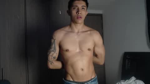 Snapshot of thesaint_xxx chatting on October 18, 3:09 am thesaint_xxx online show from October 18, 3:09 am