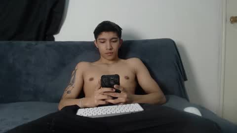 Snapshot of thesaint_xxx chatting on October 27, 4:38 am thesaint_xxx online show from October 27, 4:38 am