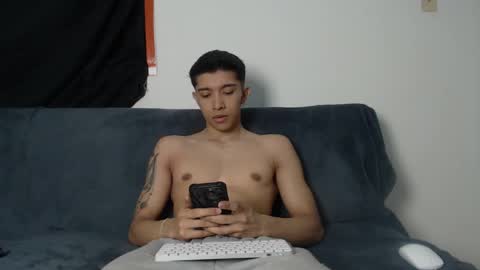 Snapshot of thesaint_xxx chatting on November 5, 12:32 am thesaint_xxx online show from November 5, 12:32 am