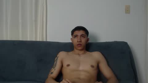 Snapshot of thesaint_xxx chatting on December 1, 6:40 am thesaint_xxx online show from December 1, 6:40 am