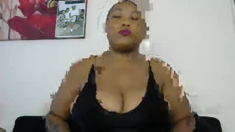 Snapshot of theshybaddie chatting on January 15, 7:37 am theshybaddie online show from January 15, 7:37 am