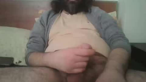 Snapshot of thesmartbeatle chatting on December 23, 8:33 am thesmartbeatle online show from December 23, 8:33 am