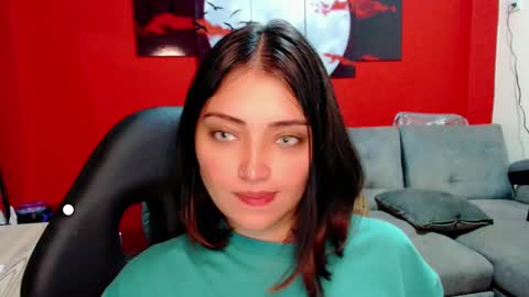 Snapshot of thesweethari chatting on February 23, 1:13 am I dont do real meetings My bio online show from February 23, 1:13 am