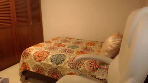 Snapshot of thetalkingbutt chatting on October 1, 8:09 am Mai online show from October 1, 8:09 am