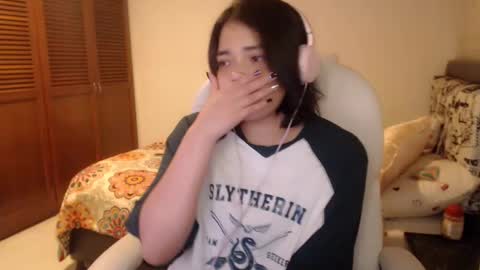 Snapshot of thetalkingbutt chatting on October 1, 11:44 pm Mai online show from October 1, 11:44 pm