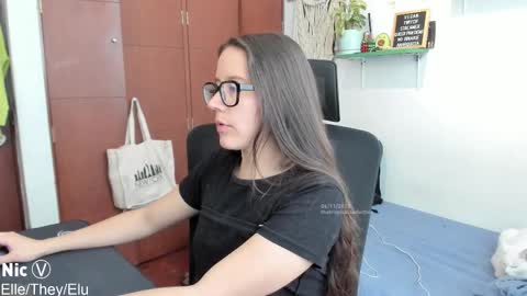 Nicole online show from November 6, 2:07 pm