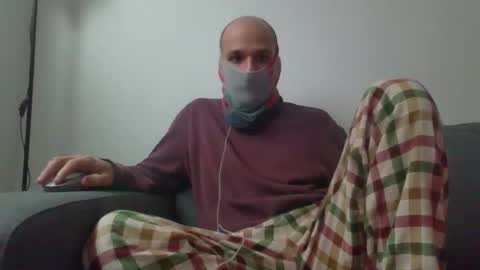 Scarf guy online show from February 18, 8:32 am
