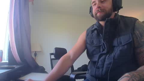 Snapshot of theufcfan_8181 chatting on April 18, 7:07 pm troy online show from April 18, 7:07 pm