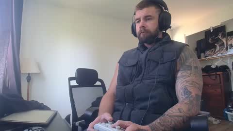 Snapshot of theufcfan_8181 chatting on April 18, 7:58 pm troy online show from April 18, 7:58 pm
