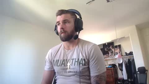 Snapshot of theufcfan_8181 chatting on April 20, 6:09 pm troy online show from April 20, 6:09 pm