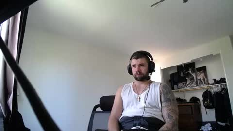 Snapshot of theufcfan_8181 chatting on May 5, 5:54 pm troy online show from May 5, 5:54 pm