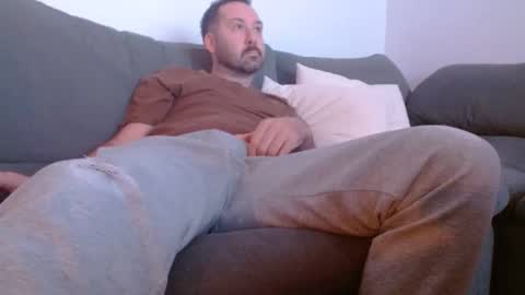 Snapshot of theuncutguy69 chatting on October 26, 3:12 am theuncutguy69 online show from October 26, 3:12 am