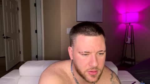 Snapshot of theviberoom chatting on October 1, 5:41 pm The Vibe Room online show from October 1, 5:41 pm