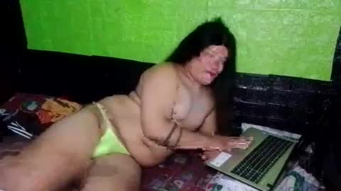 Snapshot of thewildtop chatting on January 4, 7:02 pm chubbysweetsexybitch online show from January 4, 7:02 pm
