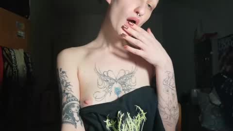 pinky promise online show from April 13, 11:10 pm