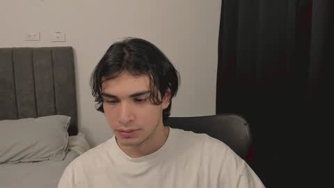 Snapshot of thiaan__ chatting on December 17, 11:16 pm thiaan__ online show from December 17, 11:16 pm