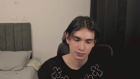 Snapshot of thiaan__ chatting on December 25, 11:10 pm thiaan__ online show from December 25, 11:10 pm