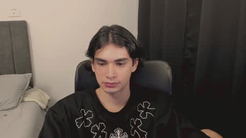 Snapshot of thiaan__ chatting on December 26, 2:12 am thiaan__ online show from December 26, 2:12 am