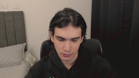 Snapshot of thiaan__ chatting on January 7, 2:53 am thiaan__ online show from January 7, 2:53 am