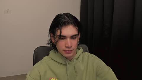 Snapshot of thiaan__ chatting on February 1, 2:26 am thiaan__ online show from February 1, 2:26 am