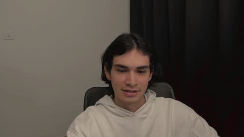 Snapshot of thiaan__ chatting on February 4, 4:15 am thiaan__ online show from February 4, 4:15 am