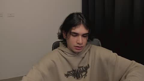 Snapshot of thiaan__ chatting on February 11, 12:38 am thiaan__ online show from February 11, 12:38 am