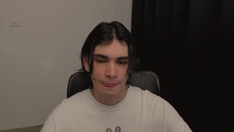 Snapshot of thiaan__ chatting on February 14, 9:32 pm thiaan__ online show from February 14, 9:32 pm