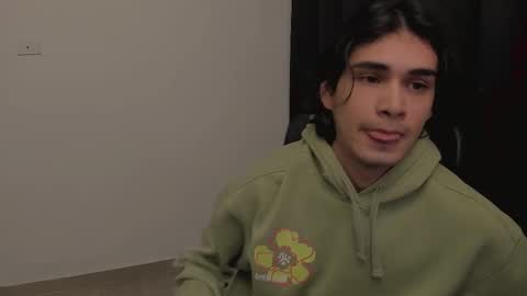 Snapshot of thiaan__ chatting on February 15, 10:52 pm thiaan__ online show from February 15, 10:52 pm